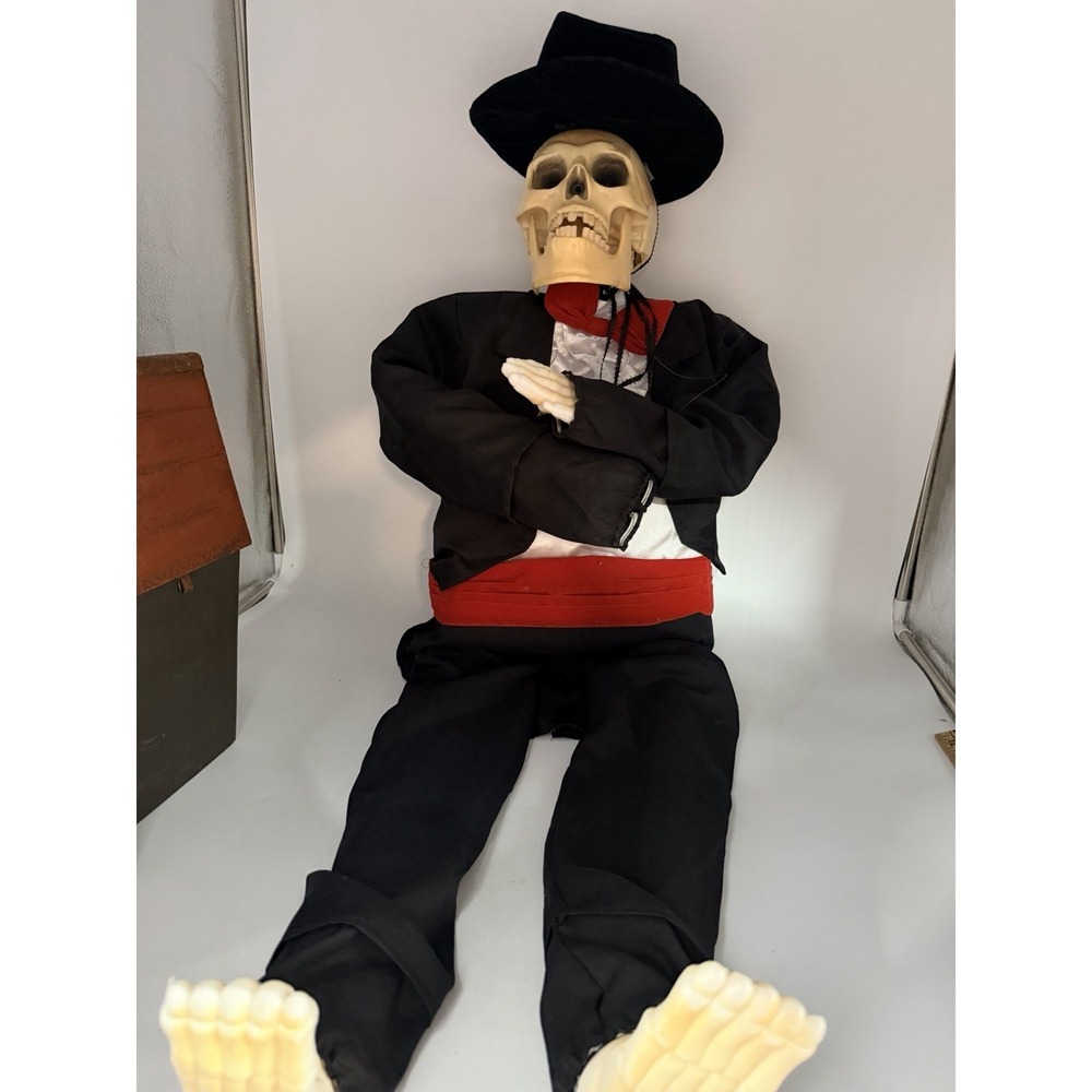 Vintage Halloween Gemmy Talking Skeleton Groom 3.5"Animated Sings Hanging WORKS!